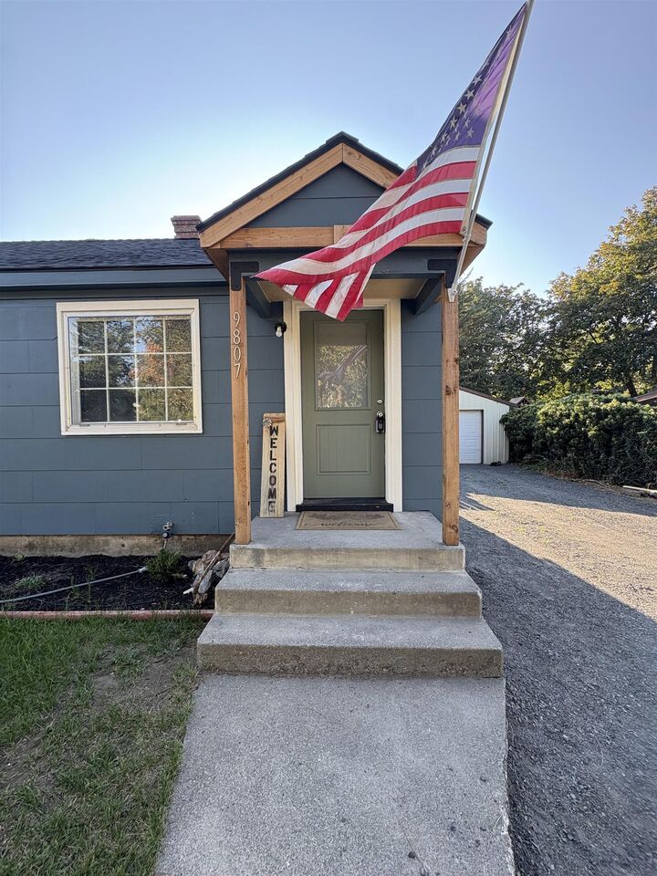 Property Photo: 9807 N Whittier St WA 99218