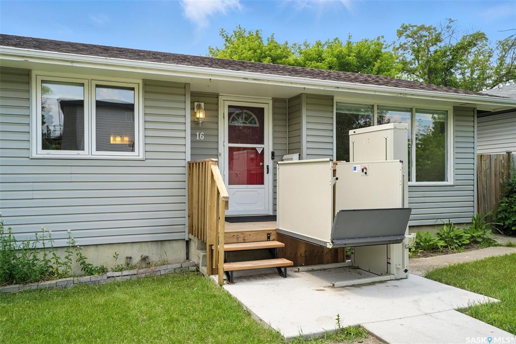 Property Photo: 16 McKay Place SK S7L 3Z7