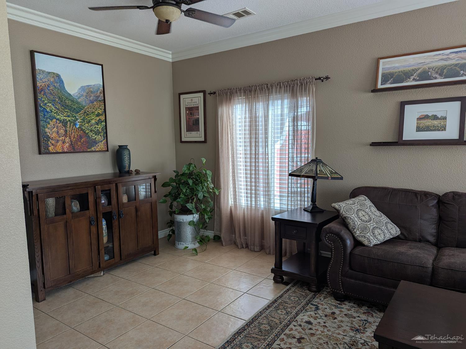 Property Photo: 118 Clearview Court CA 93561