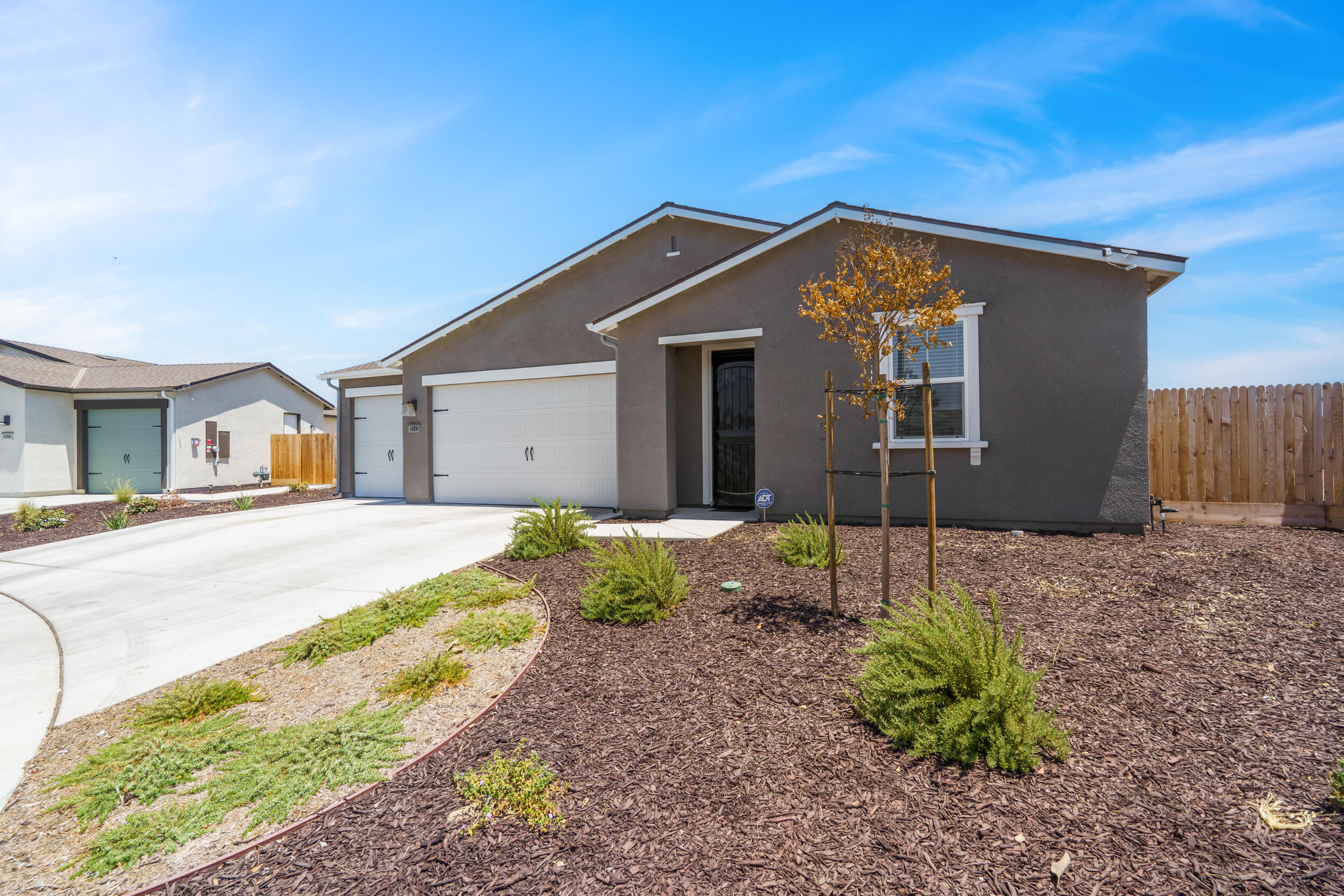 Property Photo:  14300 Shady Tree Court  CA 93314 