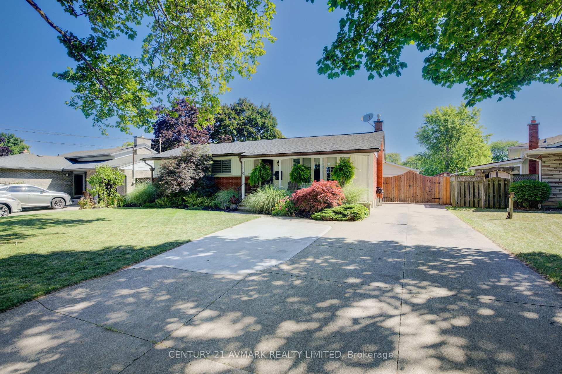 Photo de la propriété: 10 Royale Road ON L2N 3X9