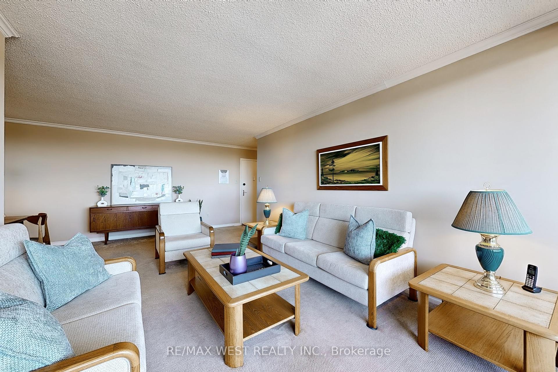 Property Photo: 44 Falby Court 1207 ON L1S 3L1