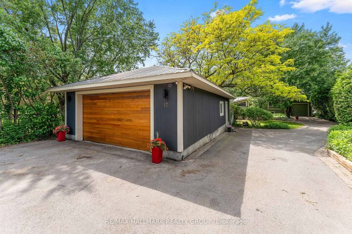 Property Photo:  17 Hastings Street  ON K2H 8C2 