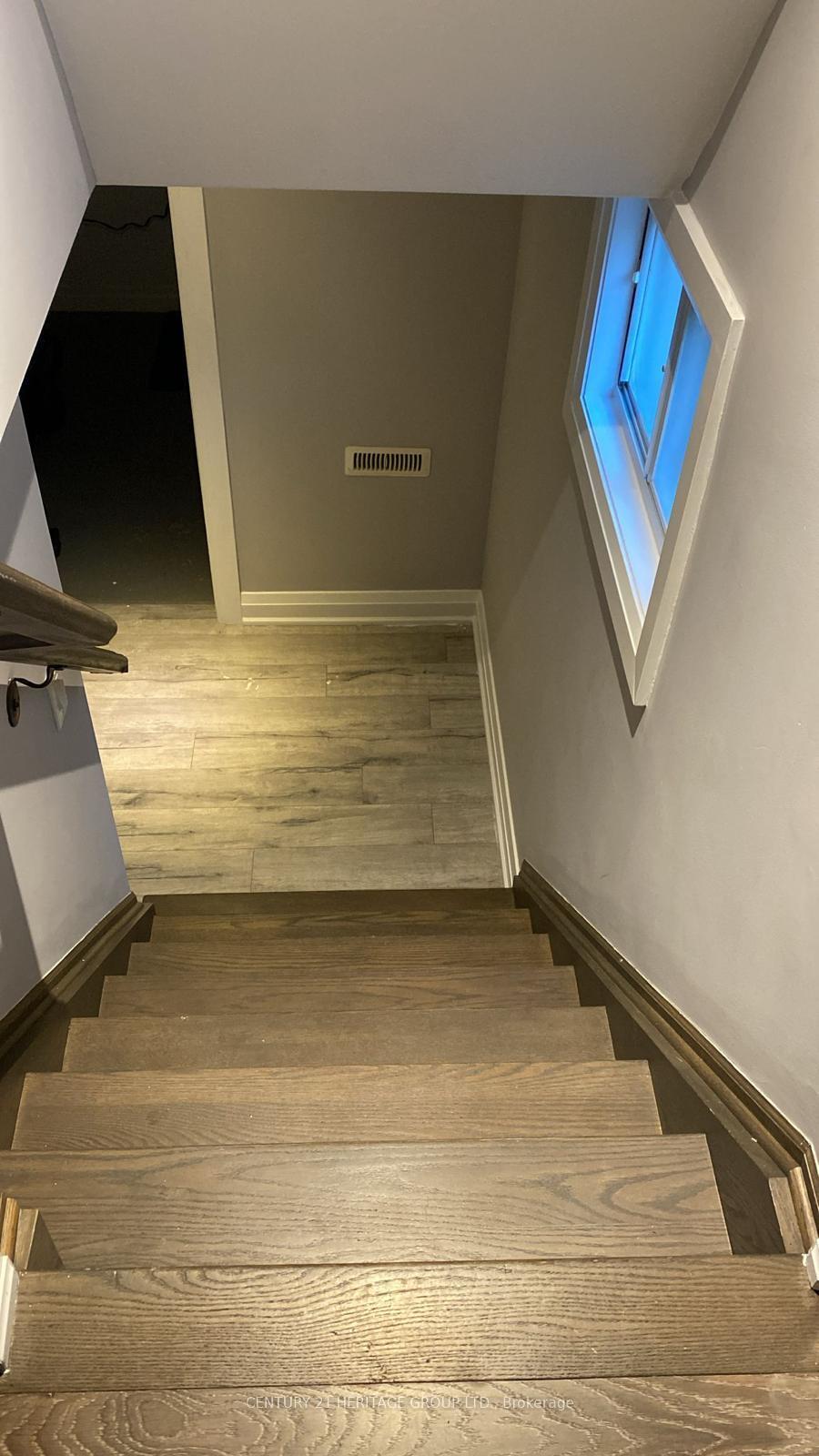 Photo de la propriété:  39 Cartier Crescent Bsmt  ON L4C 2M9 