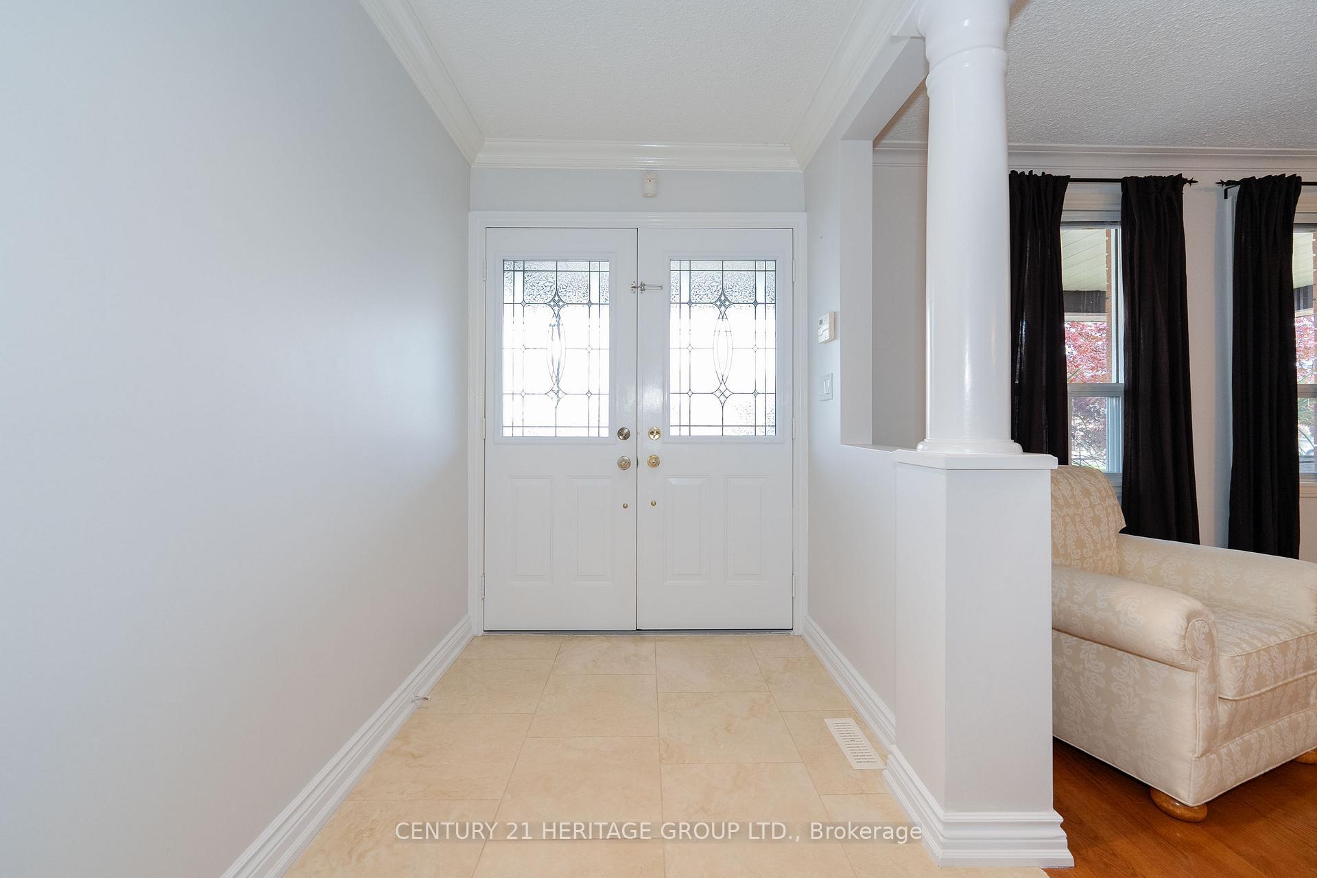 Photo de la propriété: 125 Anthony Road ON M3K 1B7