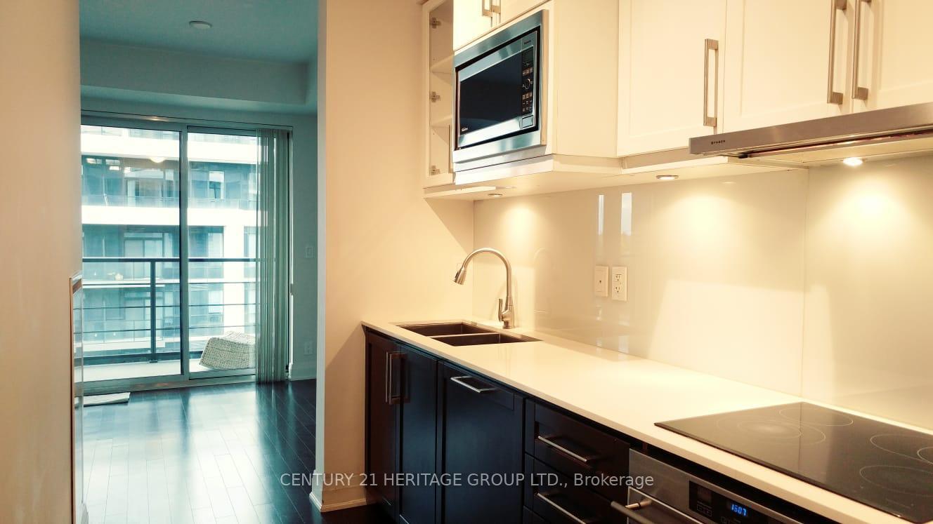 Property Photo: 21 Clairtrell Road 417 ON M2N 5J7
