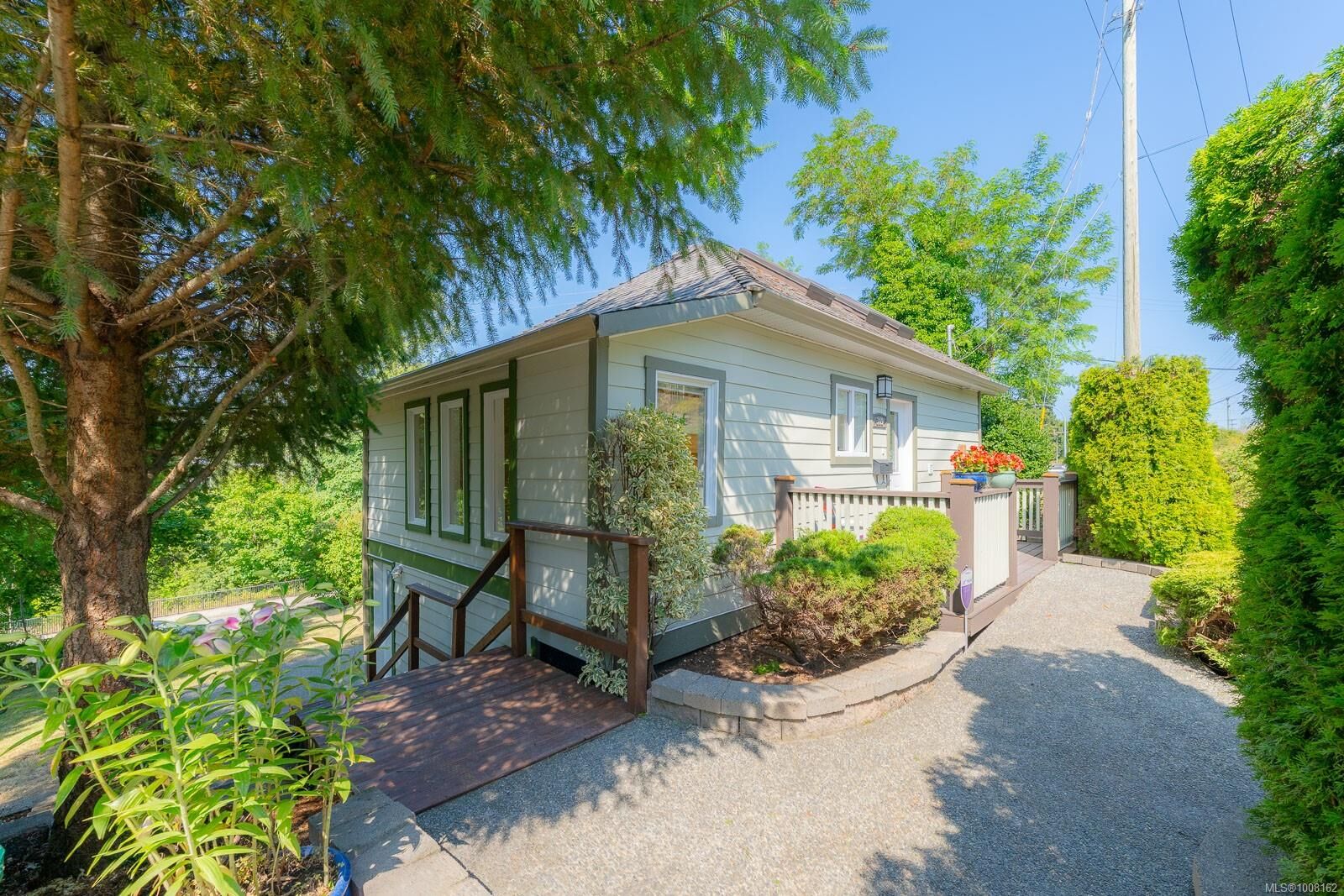 Property Photo: 309 Pine St BC V9R 2B8