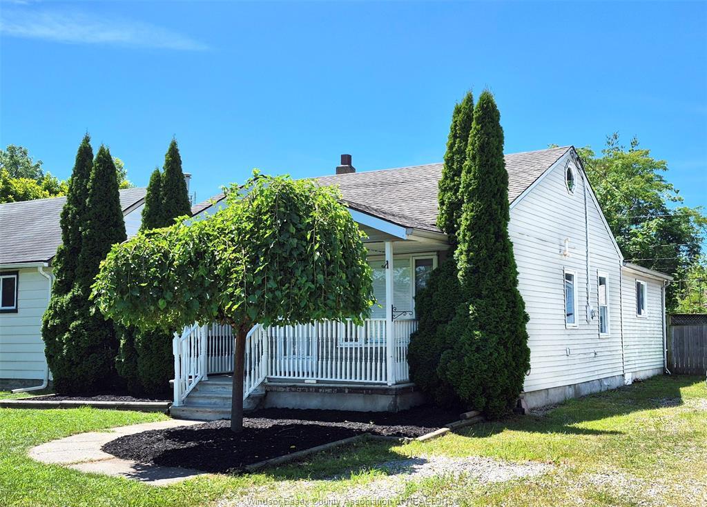 Property Photo:  1559 Buckingham Drive  ON N8T 2A3 