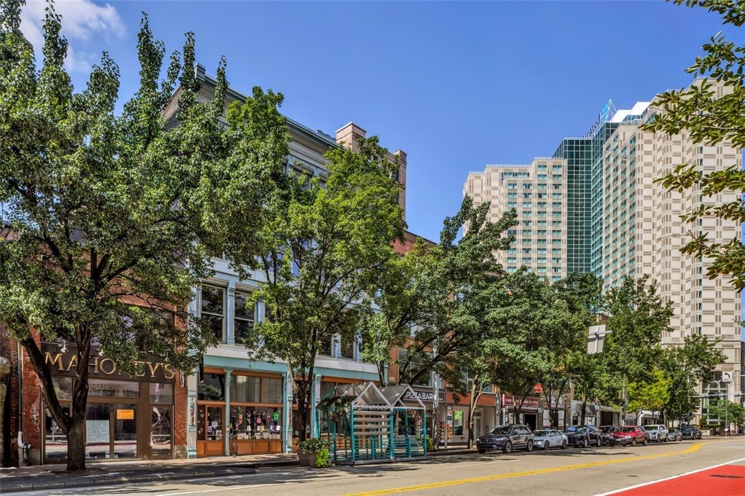 Property Photo: 951 Liberty Ave 304 PA 15222