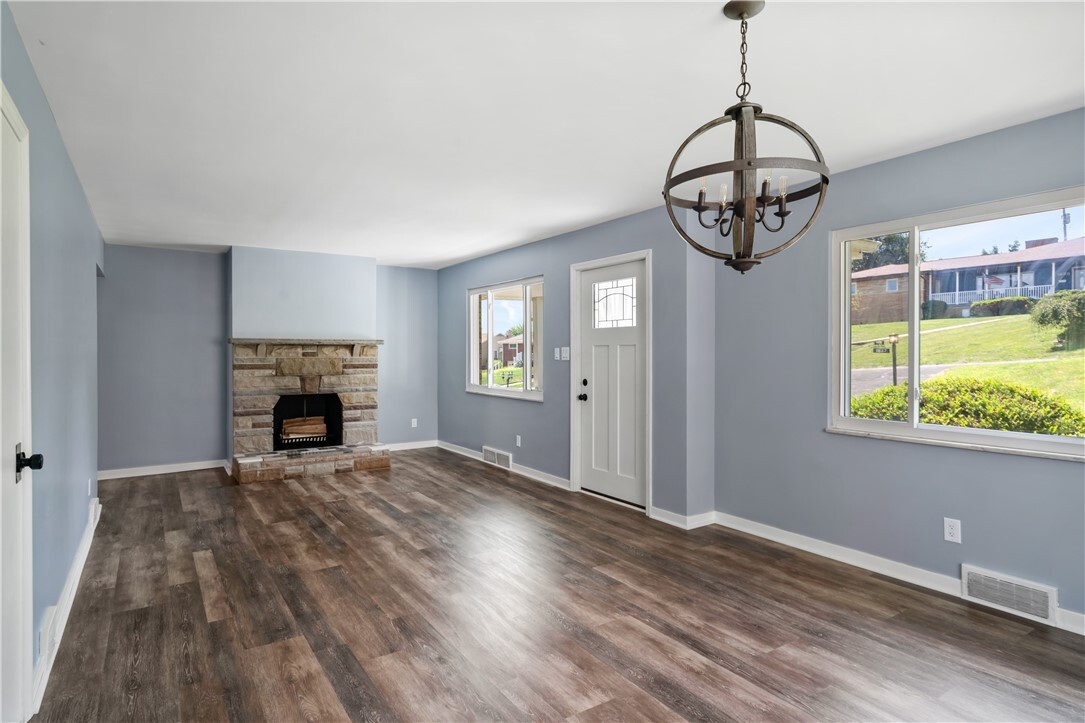 Property Photo:  1637 Worcester Dr  PA 15243 