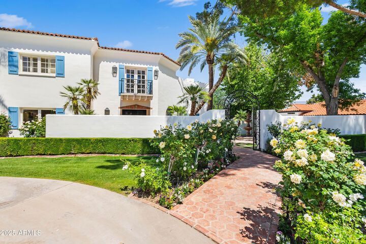 Property Photo:  5518 E Sanna Street  AZ 85253 
