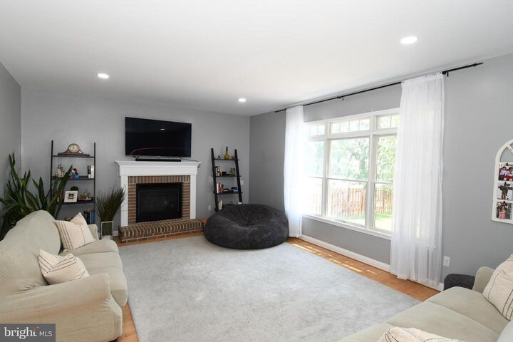 Property Photo:  1 Summerhill Court  NJ 08022 