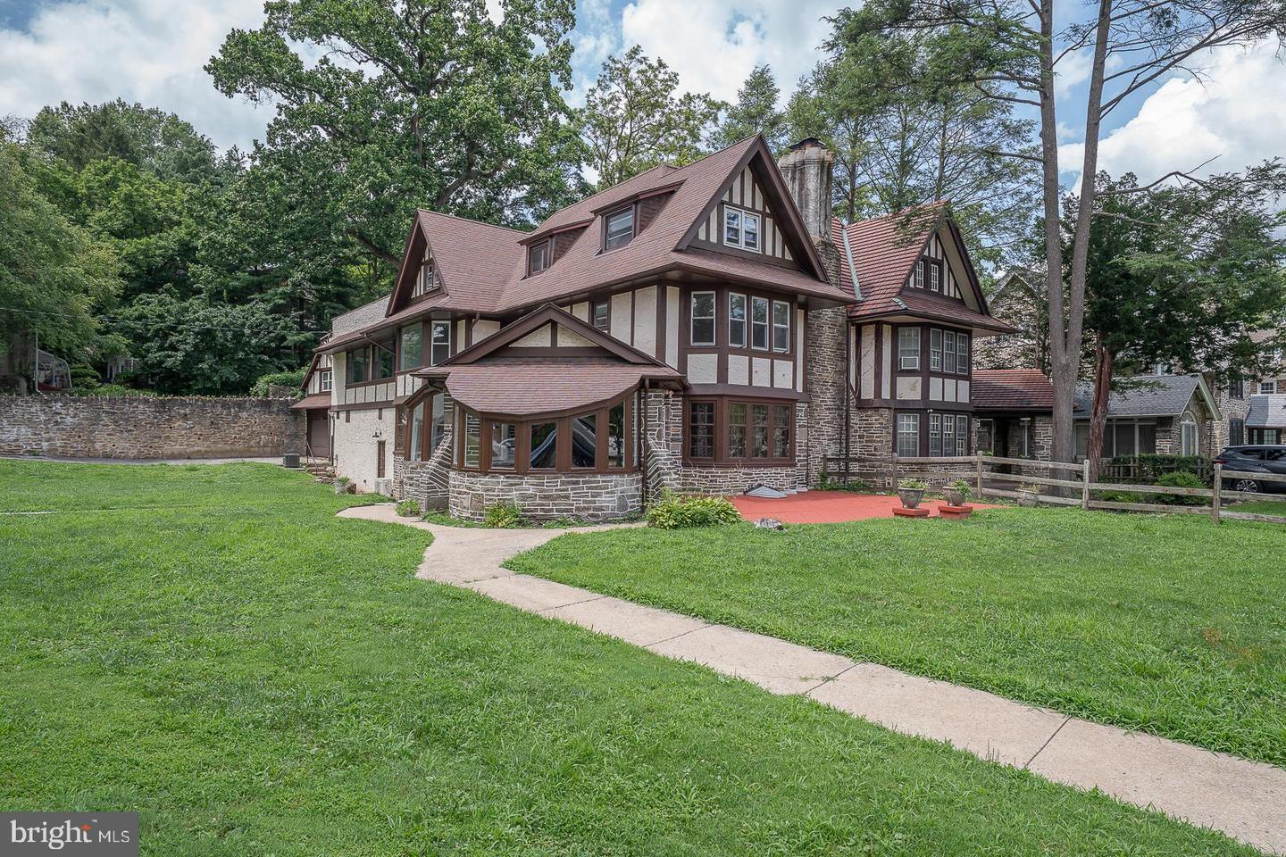 Property Photo:  6640 Lincoln Drive  PA 19119 