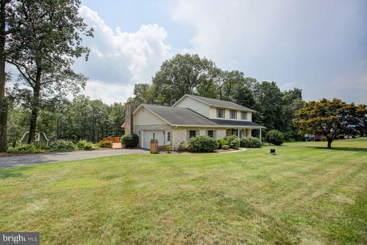 Property Photo: 1734 Blakewood Drive PA 17201