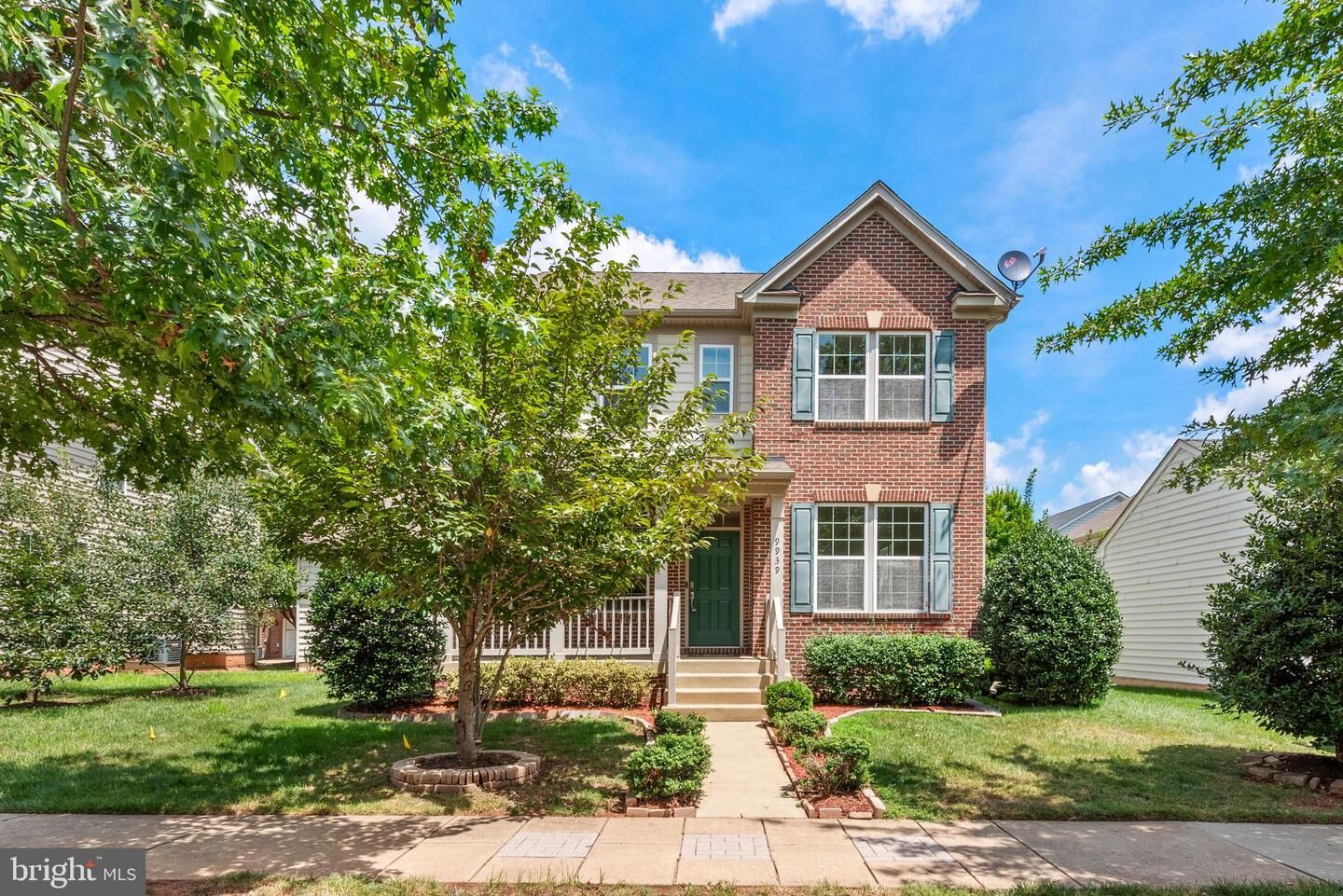Property Photo: 9939 Lake Jackson Drive VA 20110