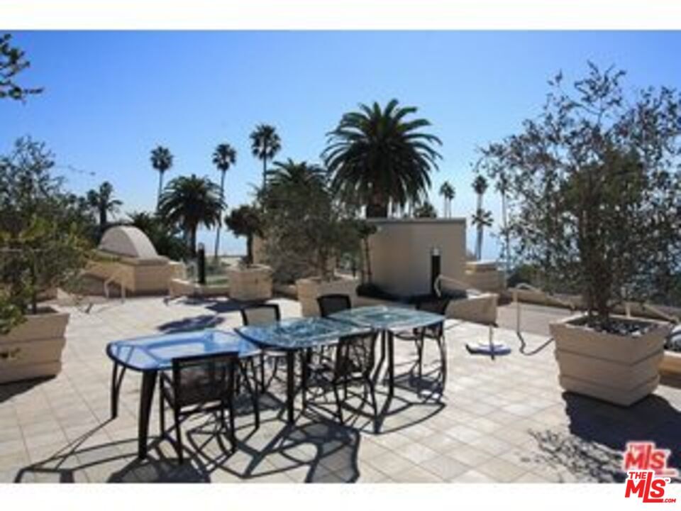 Property Photo: 701 Ocean Ave CA 90402