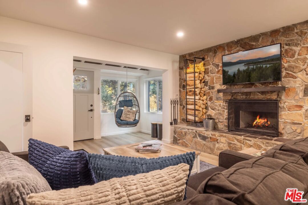Property Photo: 333 Downey Dr CA 92314