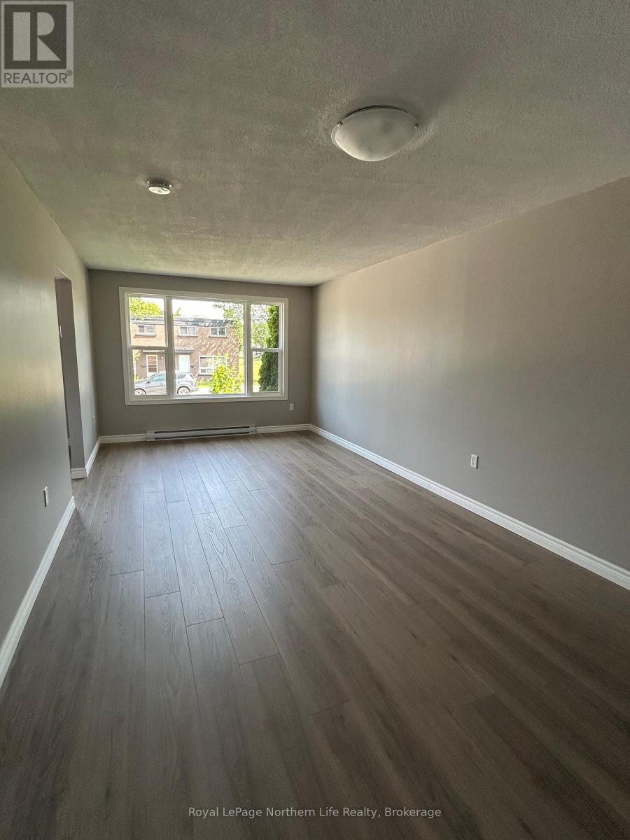 Property Photo:  371 Oakwood Avenue  ON P1B 9C6 