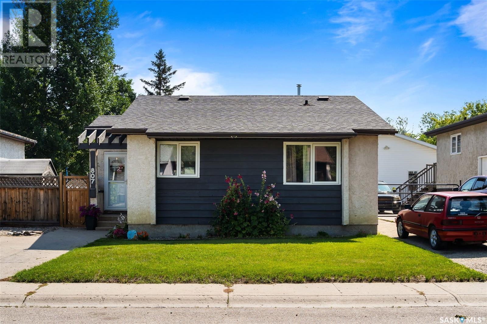 Property Photo:  807 Vanier Drive N  SK S4X 2K9 
