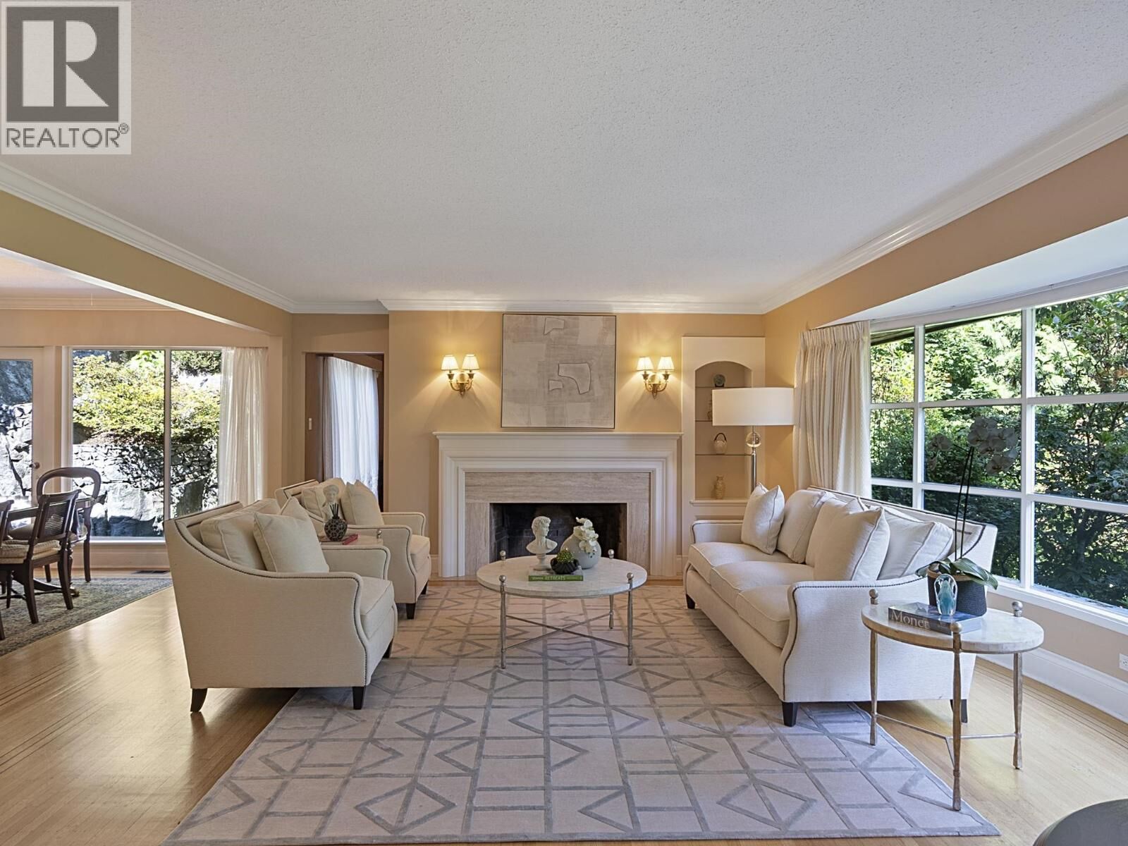 Photo de la propriété:  475 Southborough Drive  BC V7S 1M4 