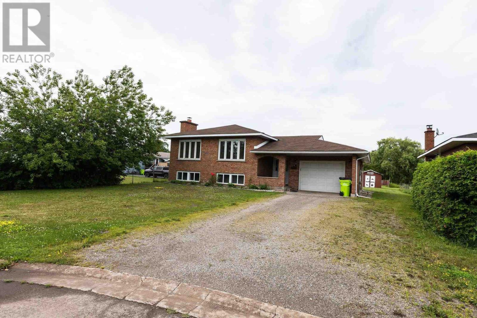 Photo de la propriété: 16 Dawson Ave ON P6C 4B3
