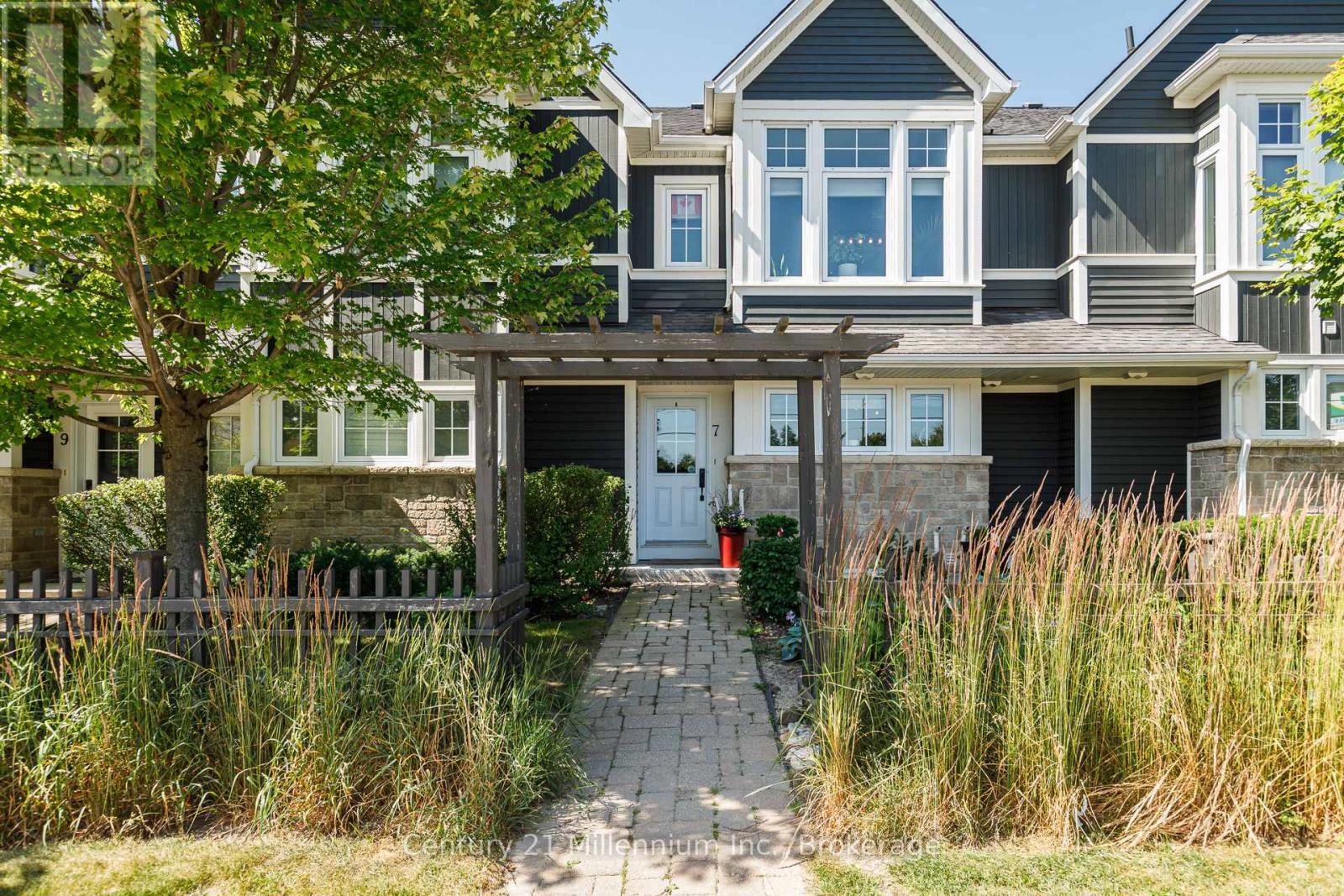 Property Photo:  59 King Street East 7  ON N0H 2P0 