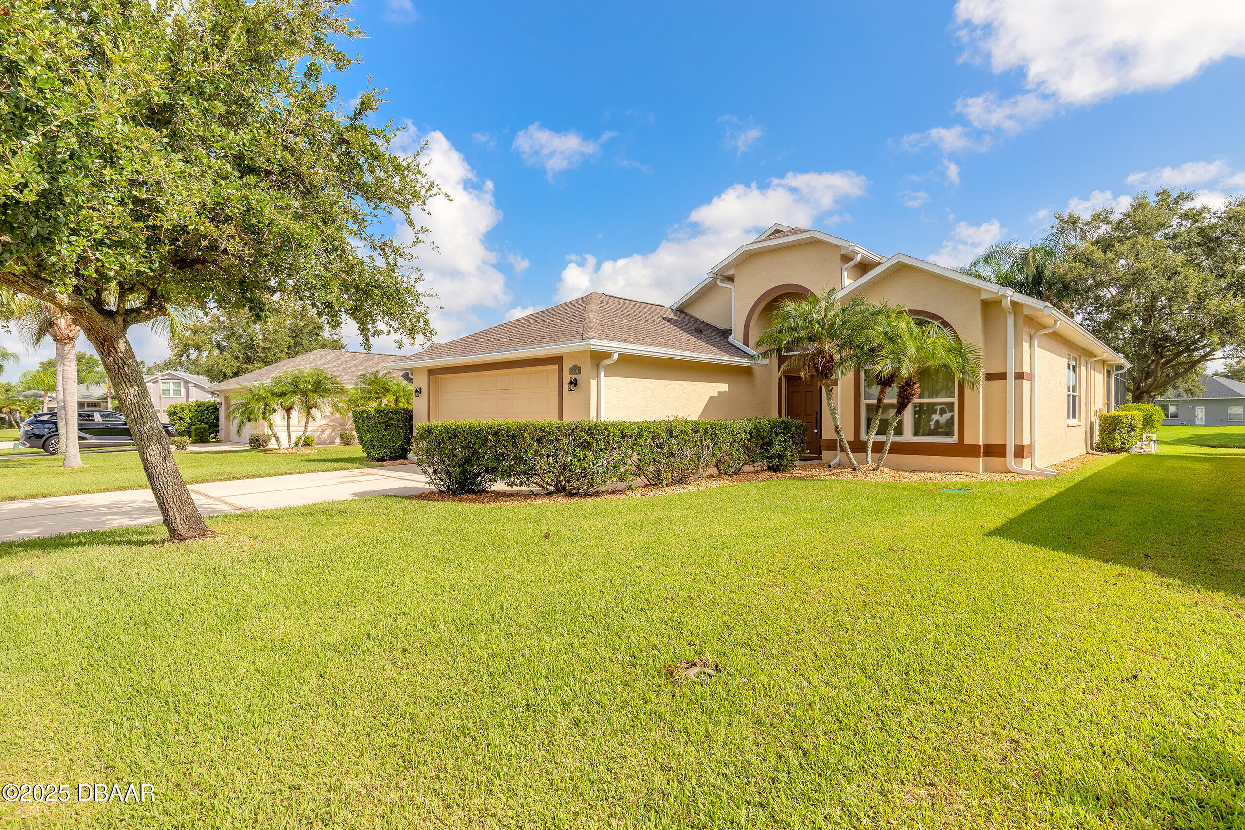 Property Photo: 6807 Amici Court FL 32128