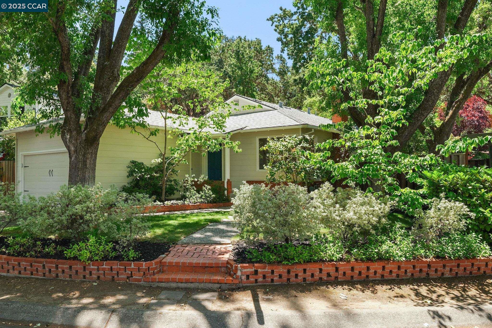 Property Photo: 71 Maple Ln CA 94595