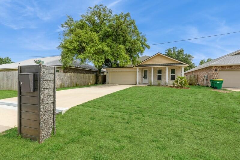 Property Photo: 26 10th Avenue FL 32579