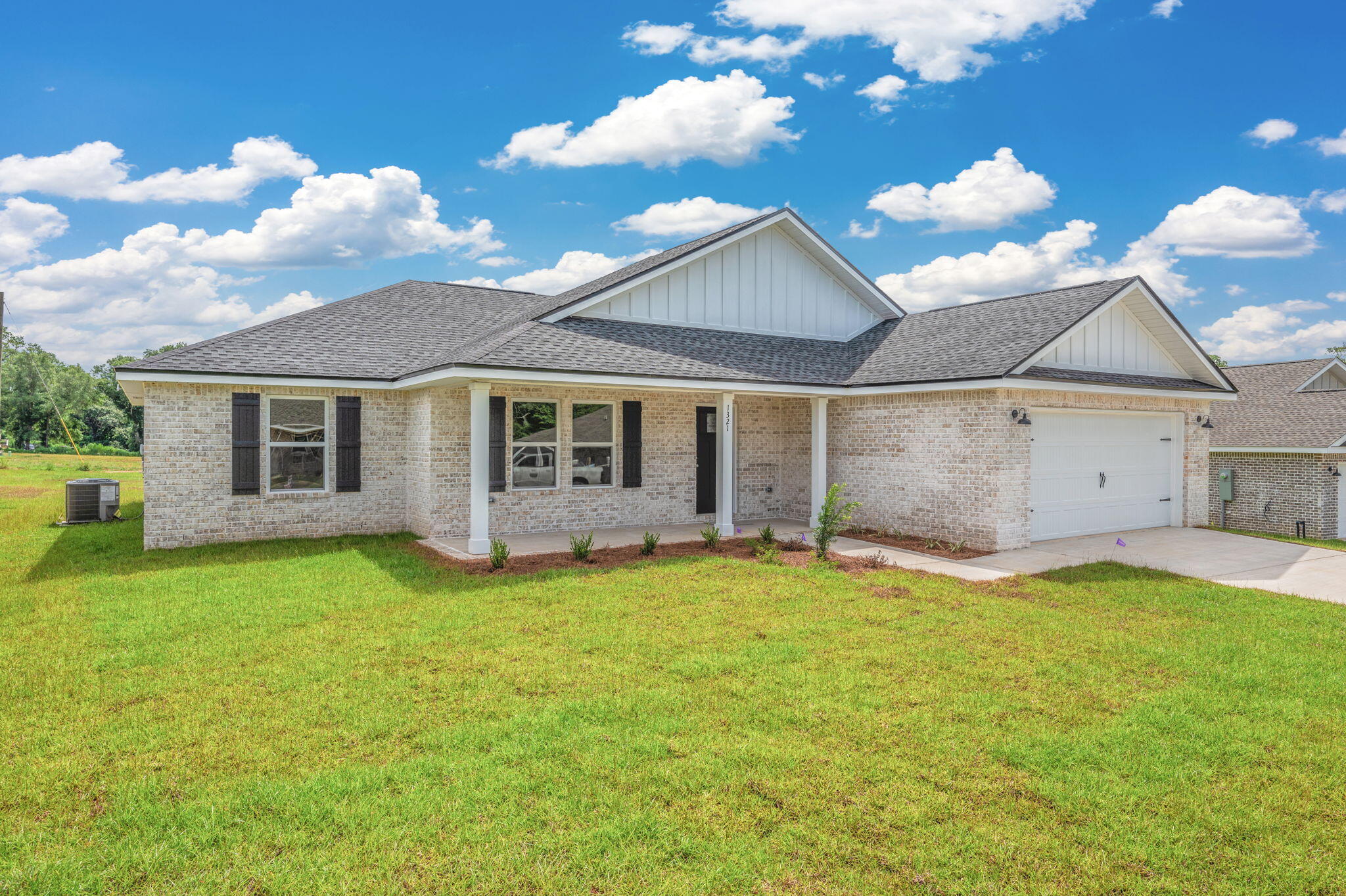 Property Photo: 6011 Oak Hollow Way FL 32539