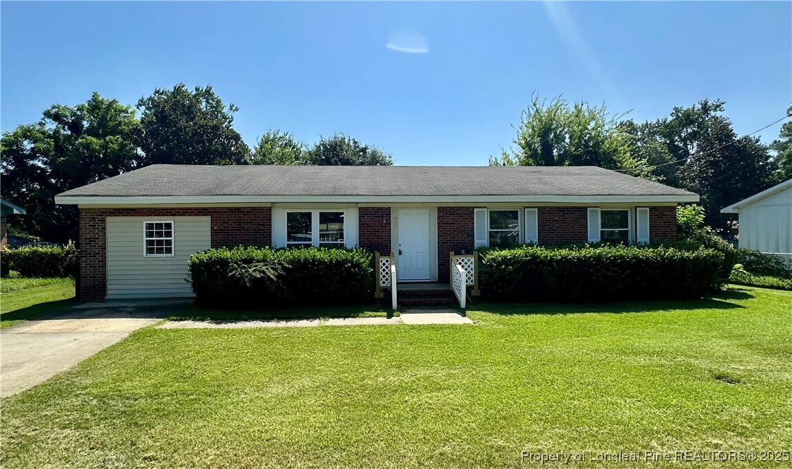 Property Photo:  629 Glensford Drive  NC 28314 