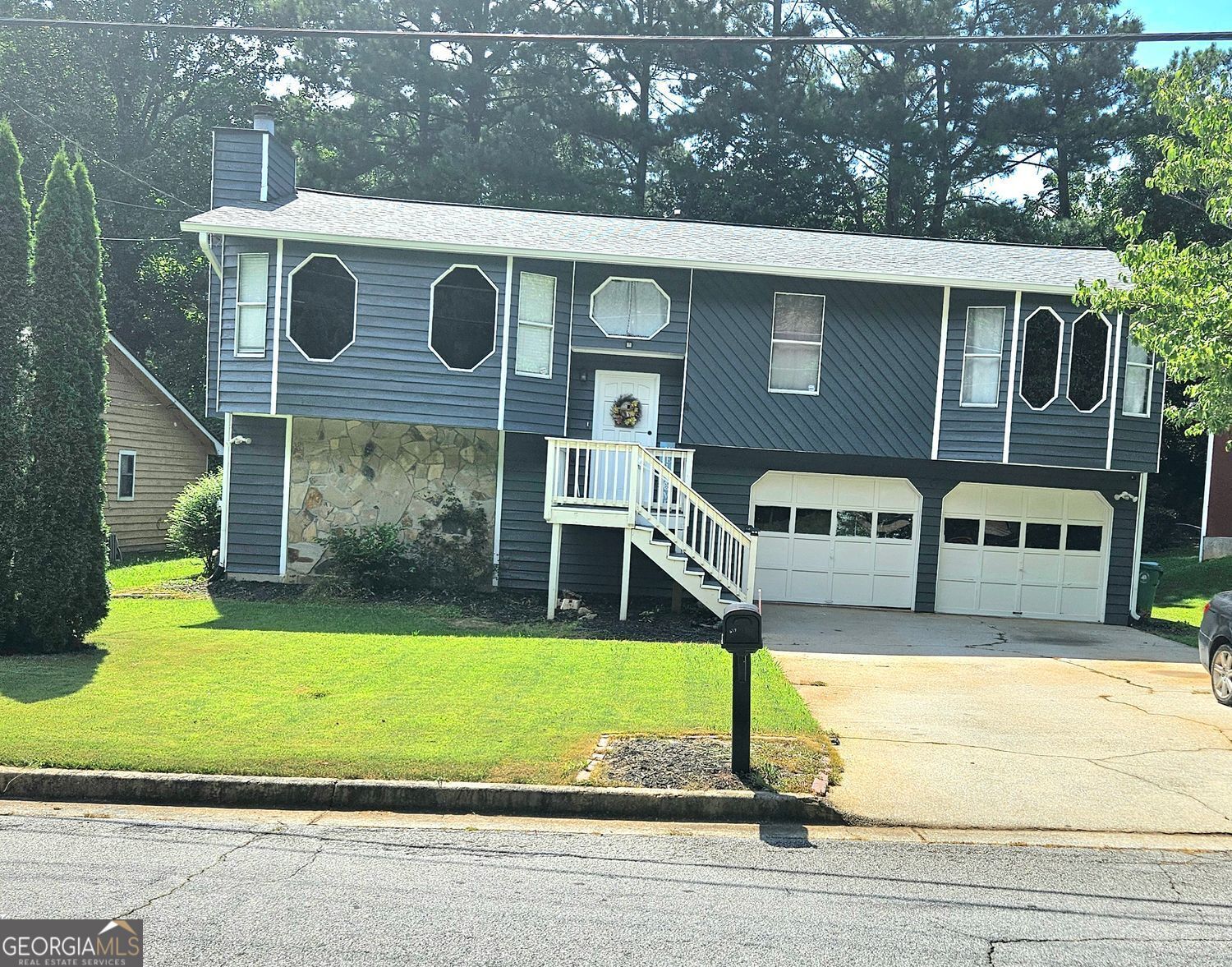 Property Photo: 637 Pepperwood Lane GA 30087