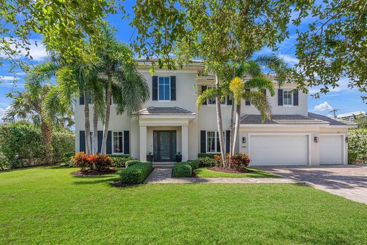 Property Photo: 2306 NE 12th Ct FL 33304