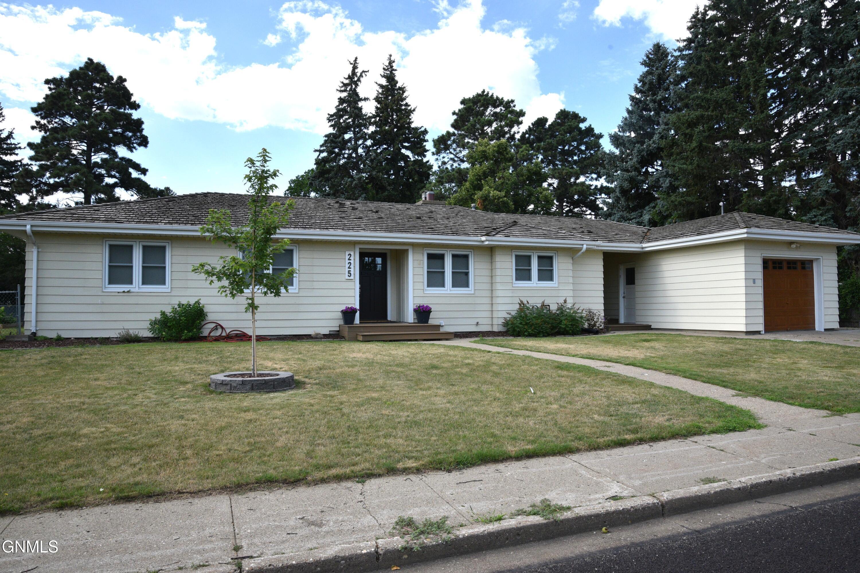 225 Tower Avenue  Bismarck ND 58501 photo