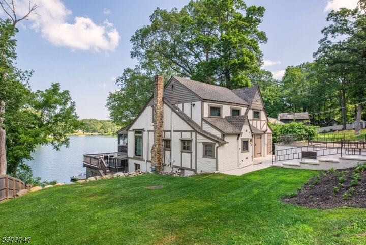 Property Photo:  67 Wildwood Rd  NJ 07438 