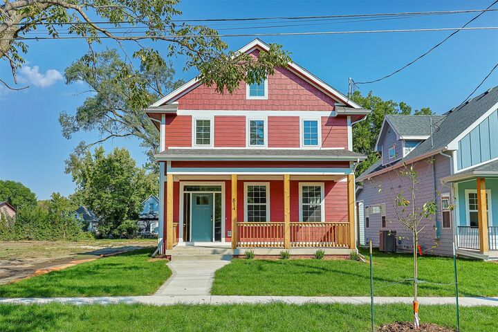 814 E Edison Avenue  Des Moines IA 50315 photo