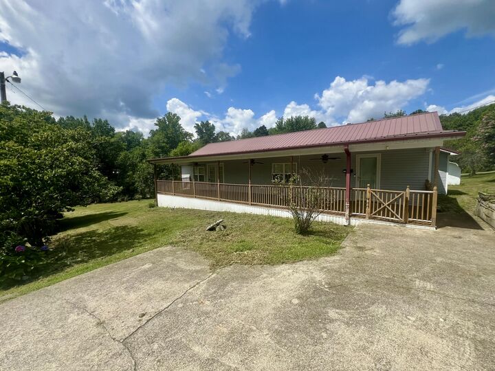 Property Photo:  692 552 Road  KY 40737 