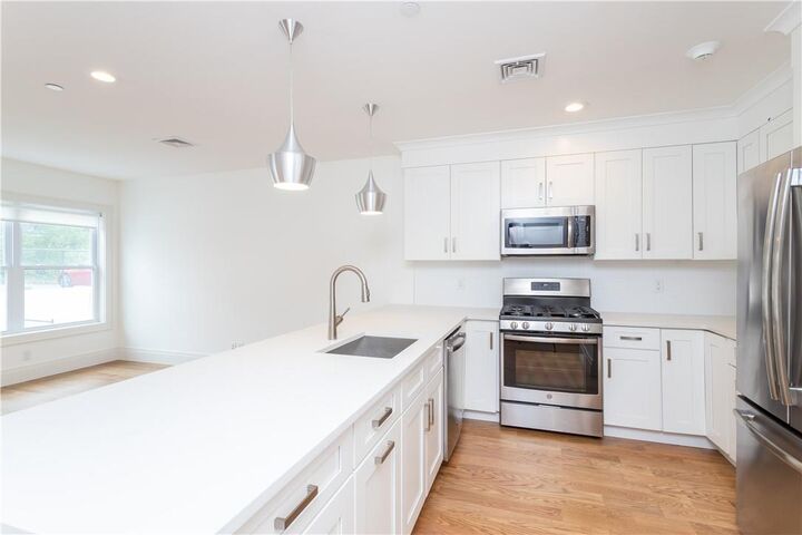 Property Photo: 121 Fisher Avenue 14 NY 10606