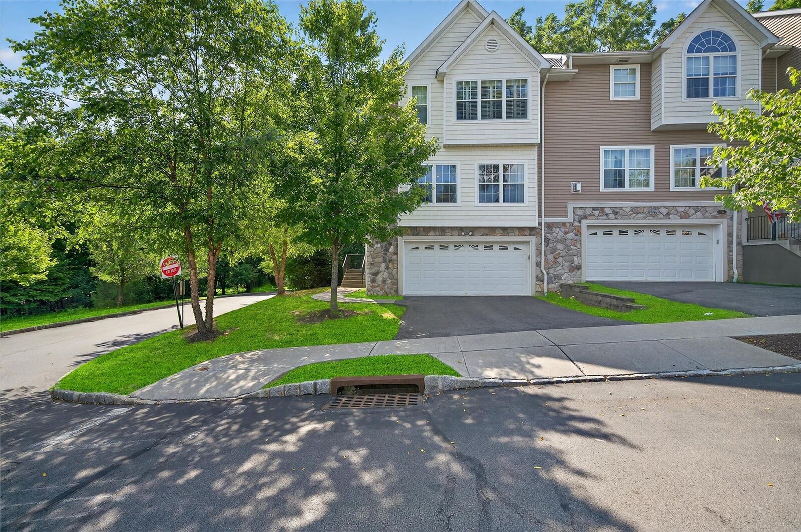 Property Photo:  14 Hidden Creek Boulevard  NY 10950 