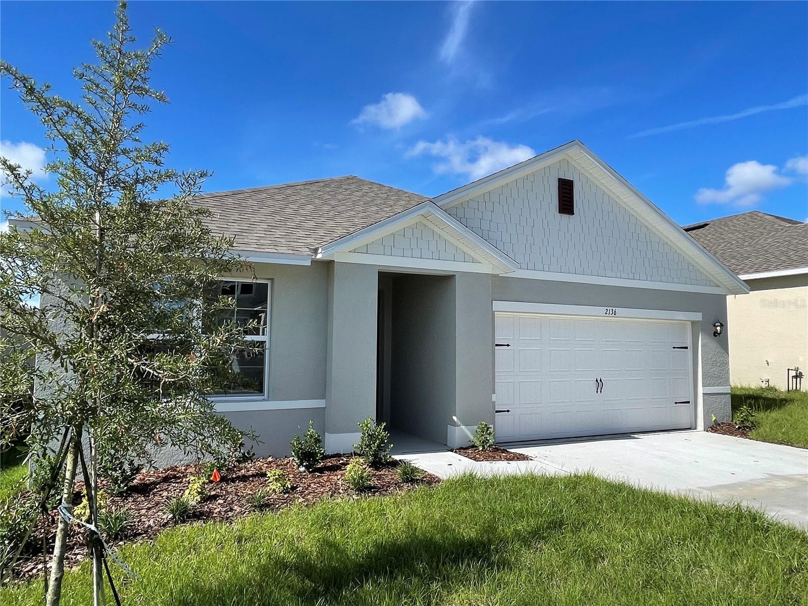 Property Photo: 2136 Silver Brook Way FL 33837