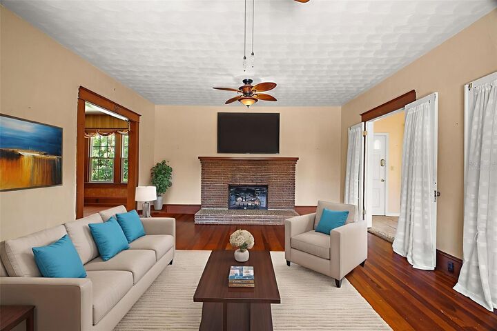 Property Photo:  150 E Charlotte Avenue  FL 32726 