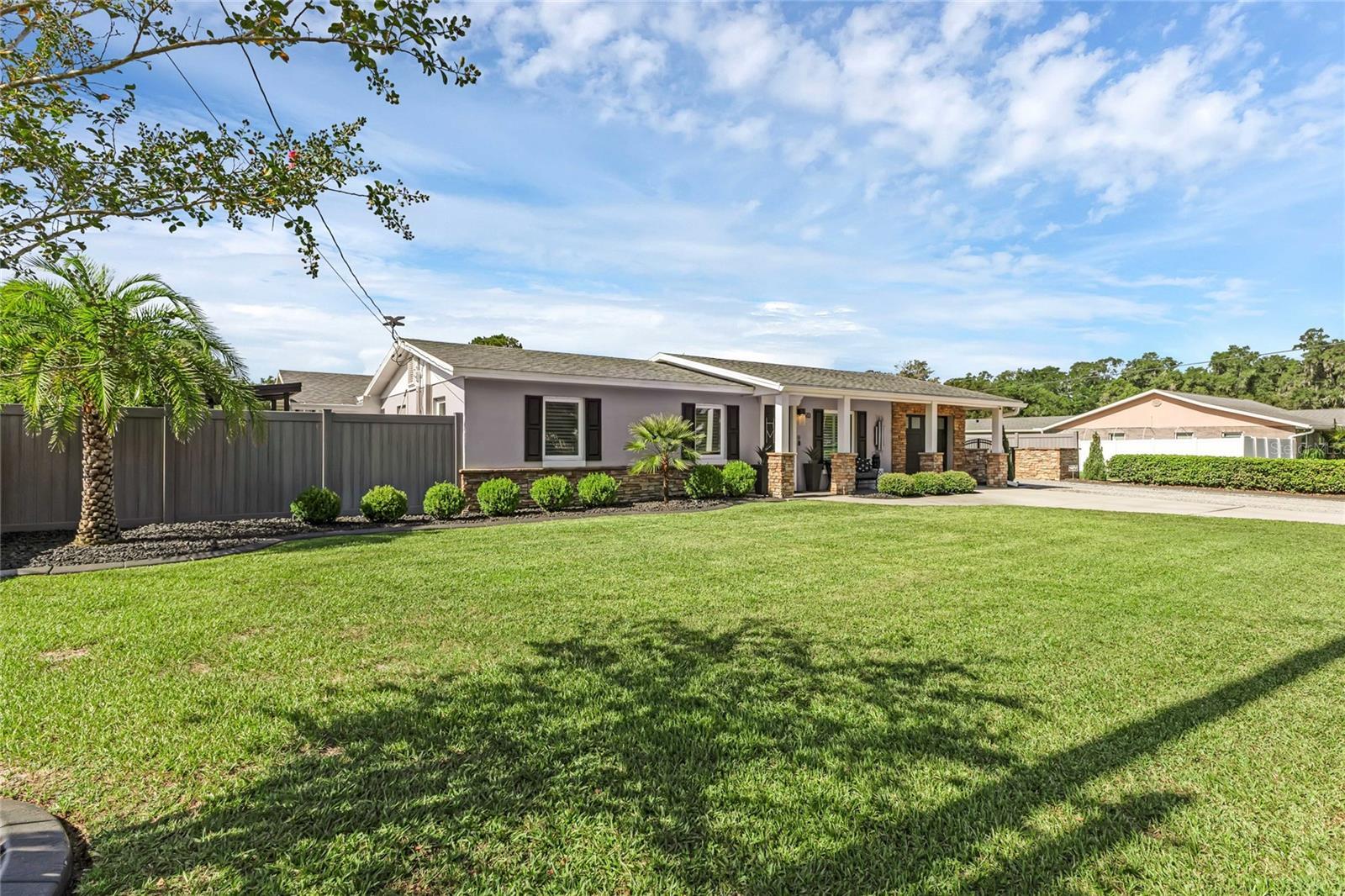 Property Photo:  513 E Kicklighter Road  FL 32744 