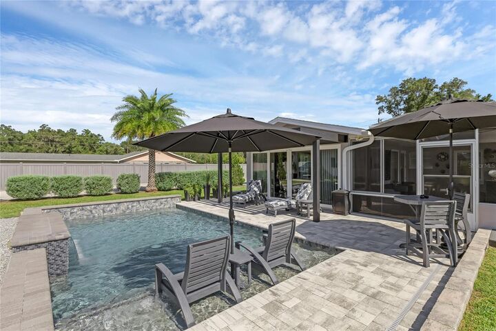 Property Photo: 513 E Kicklighter Road FL 32744