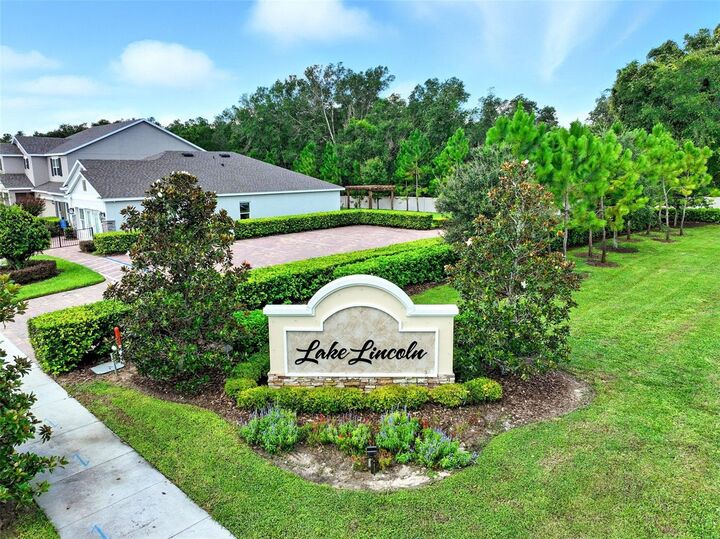 Property Photo: 515 Darshire Avenue FL 32736