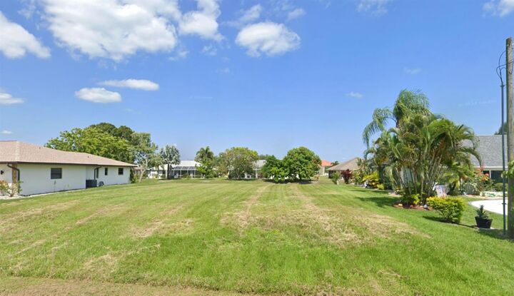 Property Photo: 2148 Onondaga Lane FL 33983
