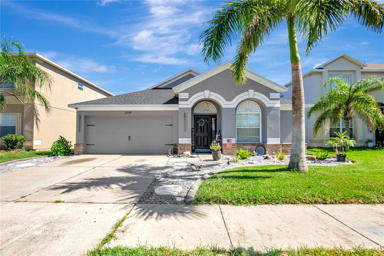 Property Photo:  2239 Roanoke Springs Drive  FL 33570 
