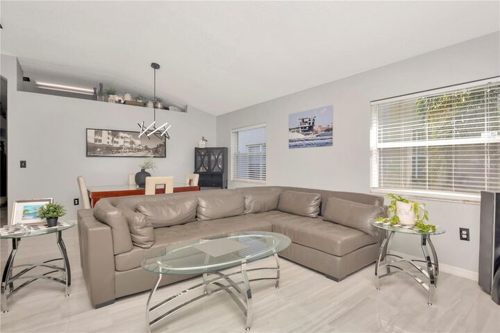 Property Photo:  2239 Roanoke Springs Drive  FL 33570 