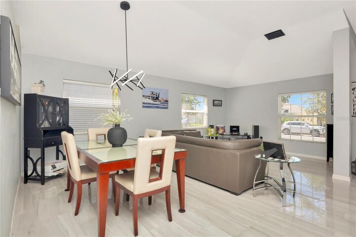 Property Photo:  2239 Roanoke Springs Drive  FL 33570 