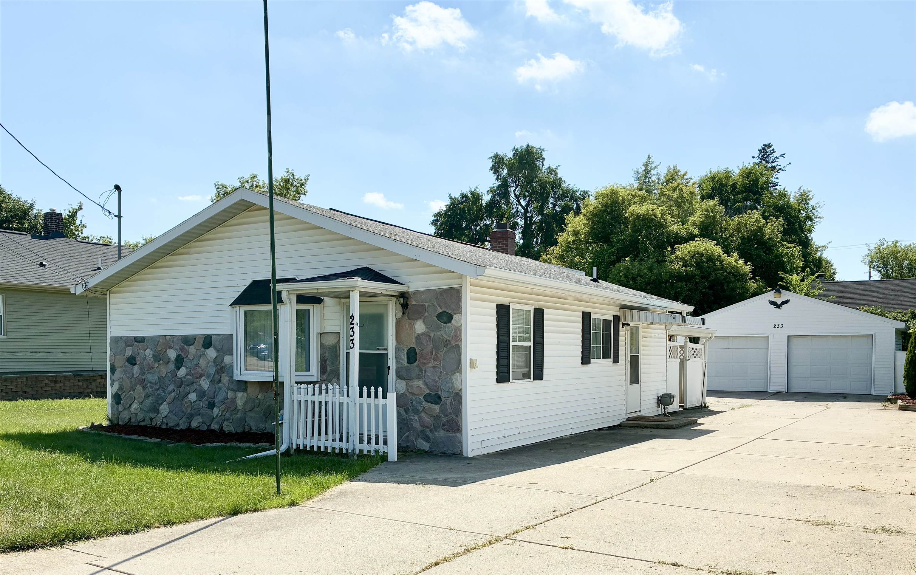 Property Photo: 233 N Rosemary Street MI 48917