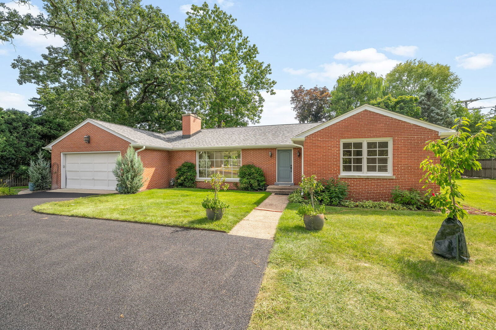 Property Photo:  985 W Deerpath Road  IL 60045 